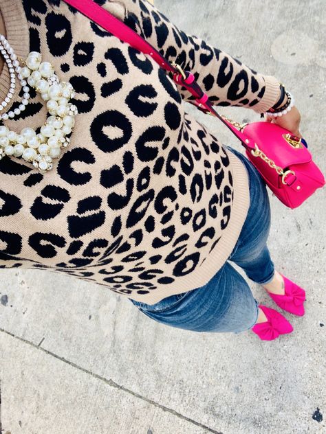 Hot Pink And Leopard Outfit, Leopard Crocs Outfit, Pink And Leopard Print Outfit, Leopard Print And Pink Outfit, Blush Pink Top Outfit, Pink And Leopard Outfit, Pink Flats Outfit, Florida Fall Outfits, Mules Outfits