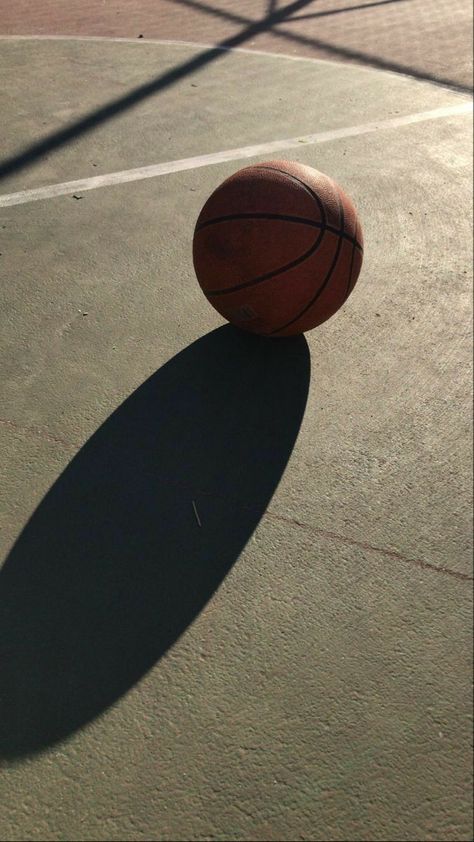 Ball Aesthetic, I Love Basketball, Iphone Wallpaper Hipster, Basketball Is Life, Photoshop Pics, Basketball Photography, Witchy Wallpaper, Basketball Wallpaper, Profile Pictures Instagram