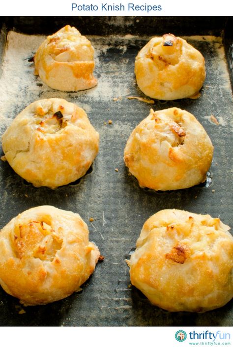 This page contains potato knish recipes. The potato knish is a tasty baked pastry filled with potatoes and seasonings. Kinish Recipe, Knish Recipe, Jewish Holiday Recipes, Jewish Cuisine, Potato Dumplings, Kosher Recipes, Jewish Recipes, Beignets, International Recipes