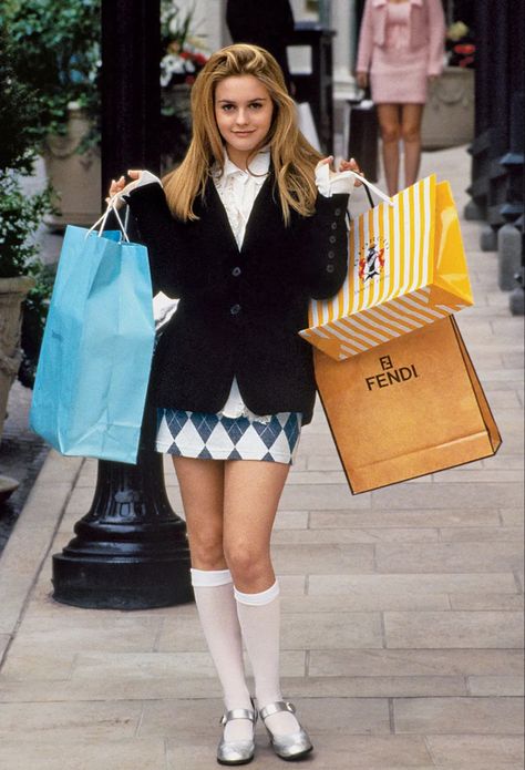 Clueless Aesthetic, Clueless Halloween Costume, Clueless Movie, Cher Horowitz, Iconic Movie Posters, Film Posters Minimalist, Walking Down The Street, Clueless Outfits, Fashion Templates