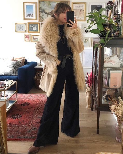 Penny Lane Coat Outfit Aesthetic, Penny Lane Coat Aesthetic, Penny Lane Almost Famous Outfits, Penny Lane Jacket Outfit, Penny Lane Style, Afghan Jacket Outfit, London Aesthetic Outfits Winter, 70s Fur Coat Outfit, Pennylane Coat Outfit