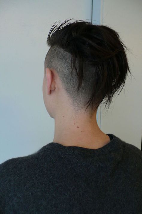 // Androgynous Hair, Tomboy Hairstyles, Top Hairstyles, Punk Hair, Corte De Cabelo Masculino, Undercut Hairstyles, Shaved Hair, Grunge Hair, Long Hair Styles Men