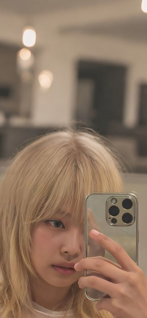 Kim Blonde, Face Massage Roller, Jenny Kim, Jennie Calvin Klein, Modest Girly Outfits, Jennie Wallpaper, Photo Pose Style, Blackpink Funny, Jennie Kim Blackpink