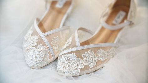 Comfortable Wedding Flats, Bohemian Wedding Shoes, Wedding Flats For Bride, Outdoor Wedding Shoes, Custom Heels, Wedding Shoes Sandals, Custom Wedding Shoes, Wedding Shoes Vintage, Pizza Bianca