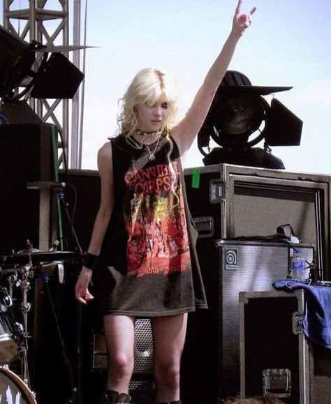 Taylor Momsen Outfits, Taylor Momsen Style, Taylor Momson, Pretty Reckless, Rockstar Aesthetic, Rocker Girl, The Pretty Reckless, Taylor Momsen, Rock Outfits