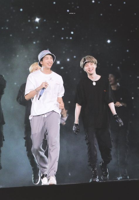 Rm And Suga Wallpaper, Suga And Namjoon, Namgi Wallpaper, Namjoon And Yoongi, Rm And Suga, Rm Wallpaper, Bts Army Logo, Bts World Tour, Rm Suga