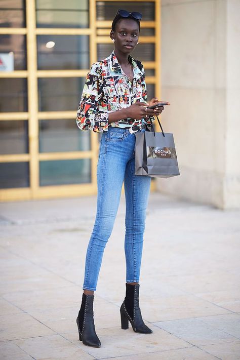 7 Outfits Featuring Basic Skinny Jeans Fashion People Love | Who What Wear Botas Western, Ripped Jeggings, Ripped Knee Jeans, Trendy Swimwear, Jeans Fashion, Cute Jeans, Fashion People, Denim Details, Colored Denim