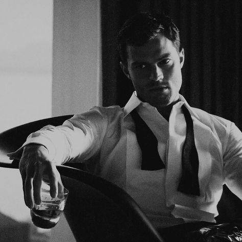 Christian Gray Fifty Shades, Christian Grey Jamie Dornan, Jaime Dornan, Fifty Shades Movie, Gentleman Aesthetic, Fifty Shades Freed, Man Photography, Gray Aesthetic, The Perfect Guy