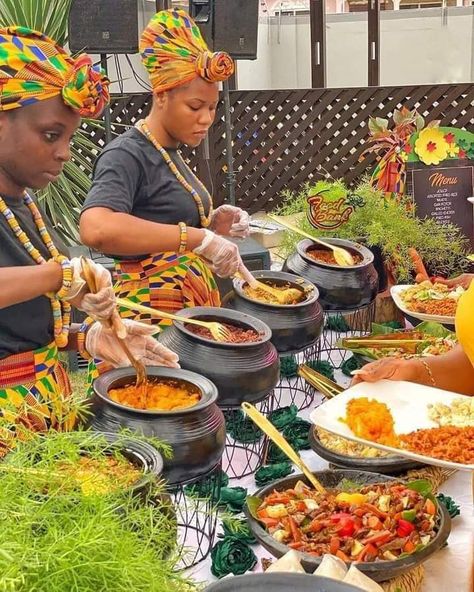 Ghana Wedding Food Buffet, Wedding Food African, Ruracio Decor Ideas, African Catering, African Wedding Food, Ideas Para Catering, African Wedding Theme, Zulu Wedding, Wedding Food Ideas