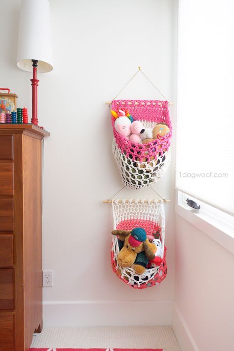 Crochet Wall Basket, Basket For Yarn, Hanging Basket Crochet Pattern, Hanging Basket Crochet, Basket Crochet Pattern, Cat Patterns, Yarn Hanging, Basket Crochet, Crochet Baskets