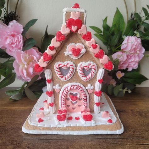 Valentine House Craft, Pink And Red Gingerbread House, Valentine’s Day Gingerbread House, Valentines Gingerbread House, Themed Gingerbread House, Valentines Gingerbread, Valentine Gingerbread, Tiny Home Diy, Christmas Gingerbread Decor