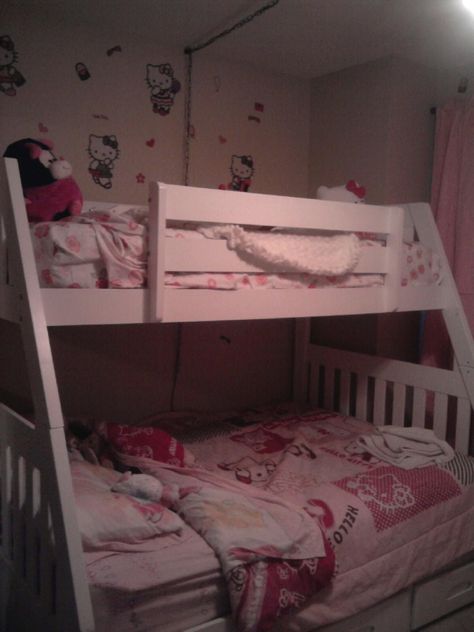 Bunk Bed Kawaii Room, Hello Kitty Bunk Bed, Kawaii Bunk Bed, My Melody Room, Room Hello Kitty, Melody Room, Sanrio Bedroom, Room With Bunk Beds, Hello Kitty Room