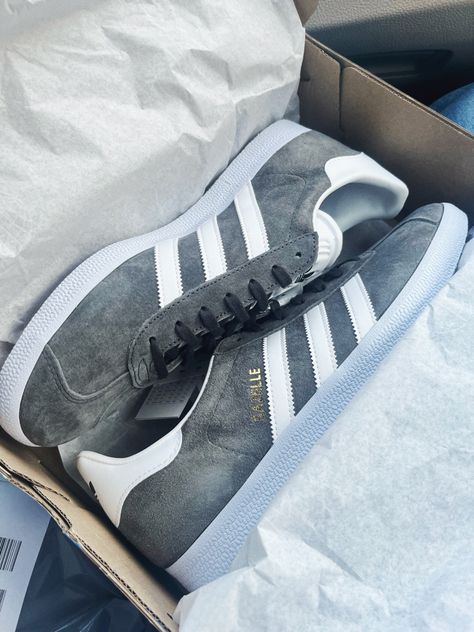 Adidas Gazelle Grey, Grey Adidas Shoes, Adidas Gazelle Outfit, Aesthetic Grey, Gazelle Adidas, Fashion Bible, Trendy Shoes Sneakers, Adidas Sneakers Women, Shoe Inspo