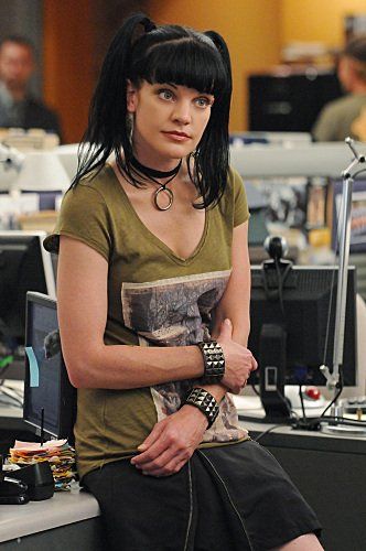 Pauley Perrette (Abby)... NCIS Pauly Perette, Paulie Perrette, Ncis Abby Sciuto, Abby Ncis, Pauley Perette, Ncis Characters, Ncis Abby, Ncis Stars, Abby Sciuto