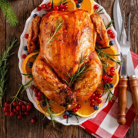 Receta del pavo al horno tradicional para Acción de Gracias y Navidad Mexican Christmas Food, Amish Potato Salads, Red Skin Potato Salad, Sweet Potato Green Beans, Bunny Bread, Country Dinner, Christmas Meal, Christmas Turkey, Honey Baked Ham