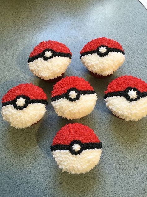 Pokemon Cupcakes Más Pokemon Ball Cupcakes, Poke Ball Cupcakes, Pikachu Cupcakes Ideas, Pokemon Cupcakes Ideas, Pokémon Birthday Cupcakes, Pokemon Birthday Cupcakes, Pokemon Cupcake Ideas, Pokemon Cakes Ideas, Pokemon Birthday Cake Boys