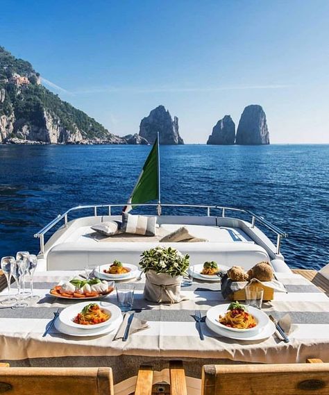 The perfect dinner spot! 🛥 ...#yachtlife #yacht #capri #italy #travel #luxuryliving #luxurylifestyle #inspiration #breakfastwithaview Yacht Aesthetic, Capri Italia, Sailing Holidays, Capri Italy, Yacht Life, Italy Aesthetic, Boats Luxury, Yacht Design, Visit Italy