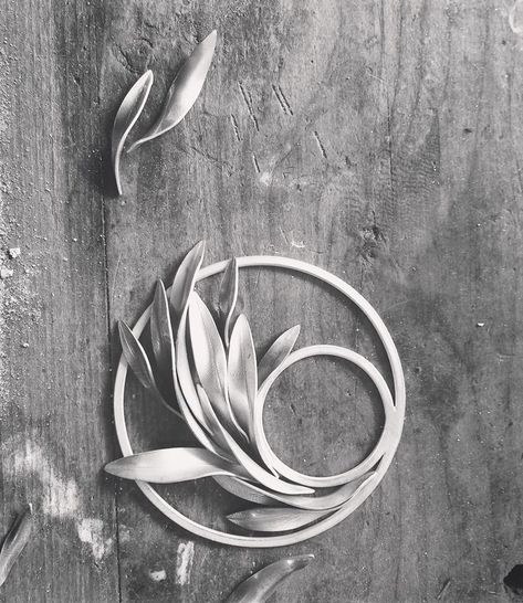 Brooch Construction Simple Silver Jewelry, Silver Jewelry Box, Metalsmithing Jewelry, Jewelry Photography, Jewelry Organizer, Contemporary Jewellery, Modern Jewelry, Metal Jewelry, Boho Jewelry