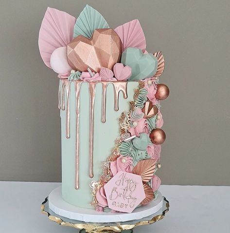 Rose Gold Themed Cake, Luxury Cakes Birthday For Women, Birthday Cake Rose Gold, 30th Birthday Cake For Women, Birthday Cake For Women Elegant, 13th Birthday Cake, Floral Cake Design, Modern Birthday Cakes, Cake Designs For Girl