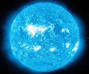 Information on the super-giant star Rigel, its temperature, mass, radius, luminosity, distance from Earth and other fascinating facts and statistics. Rigel Star, Blue Powers, Constellation Orion, Agar.io Skins, Constellations In The Sky, Star Facts, Yoshitaka Amano, Orion Constellation, Giant Star