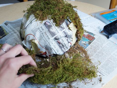 Moss Urns:  A Simple How-to | Less Than Perfect Life of Bliss | home, diy, travel, parties, family, faith Diy Moss Ball, Julkransar Diy, Topiary Centerpieces, Topiary Diy, Moss Ball, Moss Decor, Moss Garden, Moss Balls, Topiaries