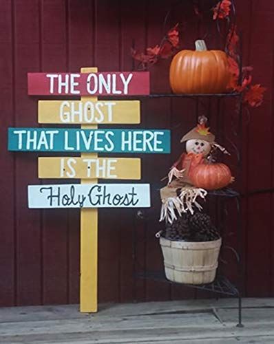 Outside Fall Decorations Front Yards, Outside Fall Decorations, Wood Stake, Christian Halloween, Wood Signs Home Decor, Trick Or Treaters, Halloween Porch Decorations, Reclaimed Pallet Wood, Halloween Porch