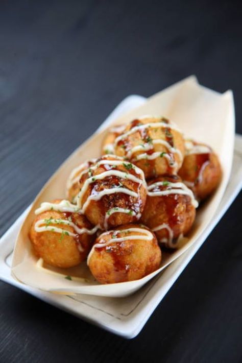 Vegan Takoyaki Recipe - vegankitchn Takoyaki Recipe, Guilt Free Snacks, Clam Recipes, Party Dishes, Banh Mi, Japanese Dishes, Tempura, Banana Bread Recipes, Pad Thai