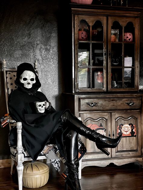 Reaper Woman, Grim Reaper Outfit Female, Gothic Horror Costume, Glam Reaper Costume, Glam Reaper, Grim Reaper Cosplay Female, Halloween Costumes Grim Reaper, Female Grim Reaper, Grim Reaper Costume