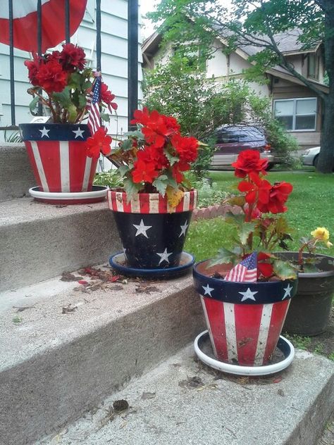 Patriotic red,white and blue flower pots for 4th of July 4thof July Crafts, Patriotic Flower Pots, Summer Projects For Adults, Blue Flower Pots, Pot Snowman, Patriotic Decorations Diy, Happy Grandma, Fouth Of July Crafts, Patriotic Crafts Diy