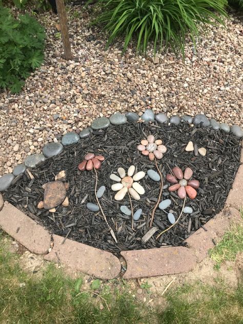 Landscaping Rock Designs, Rock Designs Landscape, Stone Garden Design, Rock Design Ideas, Rock Mosaics, Rock Garden Decor, Garden Pebbles, Garden Rock Art, Rock Garden Design