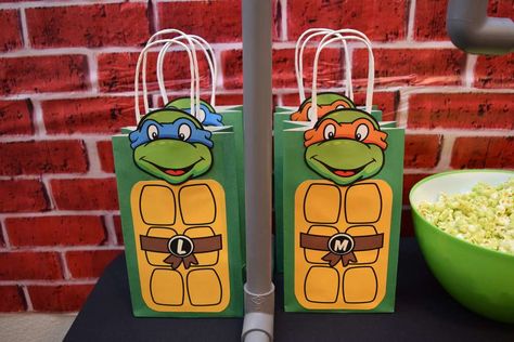 TMNT favor bags Diy Ninja Turtle Party, School Easter Party, Turtles Birthday Party Ideas, Ninja Turtles Birthday Party Ideas, Bunny Birthday Theme, Ninja Turtles Party, Teenage Mutant Ninja Turtles Birthday, Ninja Turtles Birthday, Kids Easter Party