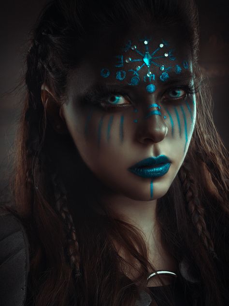 Warrior Makeup, Viking Makeup, Viking Warrior Woman, Viking Hair, Elf Makeup, Viking Warrior, Fantasy Makeup, Arte Fantasy, Viking Jewelry