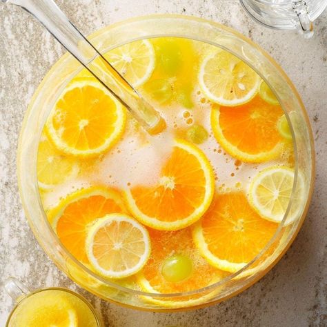 Citrus & White Grape Juice Party Punch Grape Juice Punch, Summer Punch Recipes, Best Mocktail Recipe, Juice Punch, White Grape Juice, Juice Party, Sparkling Grape Juice, Summer Punch, Lemonade Punch