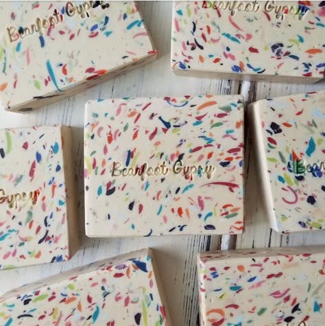 Cute Soap Ideas, Mango Soap, Soap Design Ideas, Cold Process Soap Designs, Cold Process Soap Recipes, Soap Cold Process, Pretty Soap, Goats Milk Soap, Homemade Soap Recipes