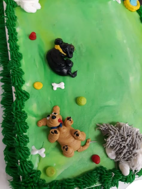 Buttercream Animals Piping, Buttercream Animals, Dog Themed Cake, Cupcakes Animals, Pastry Design Ideas, Fun Cake Ideas, Cookie Cake Ideas, Piping Buttercream, Pet Bakery