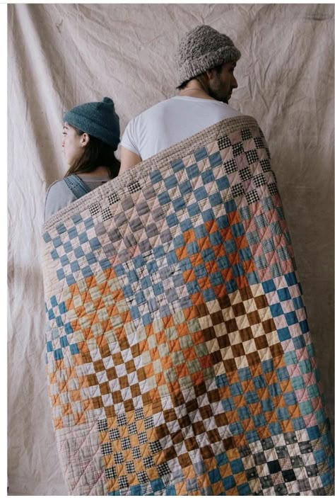 Small Quilt Blanket, Square Quilt Designs, Quilt Patterns Neutral Colors, Simple Squares Quilt, Quilt Blanket Ideas, Quilt Photoshoot, Modern Quilt Ideas, Swedish Quilt, Trendy Quilts