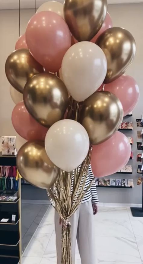 Neutral Birthday Party Themes, Pink And Gold Balloons, Gold And Pink Balloons, Surprise Birthday Decorations, Sweet Sixteen Birthday Party Ideas, Deco Ballon, Moms 50th Birthday, Simple Birthday Decorations, Golden Birthday