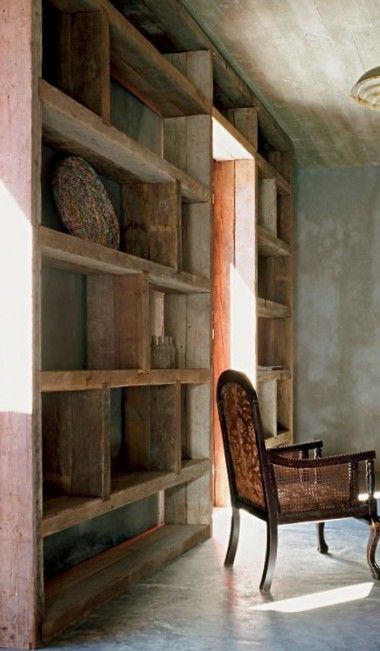 Rustic Modern Interior Design, Rustic Furniture Design, Wabi Sabi Interior, Rustic Bookcase, Barn Kitchen, Warm Decor, Rustic Storage, Shelving Ideas, Built In Furniture