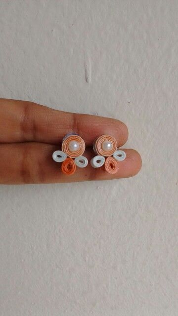 Fancy quilled stud Quilling Studs Earrings, Quilling Studs, Quilling Necklace, Diy Quilling Crafts, Paper Quilling Earrings, Paper Quilling For Beginners, Paper Quilling Flowers, Paper Quilling Jewelry, Quilling Work