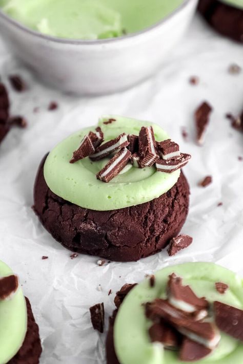 Gluten Free Andes Mint Cookies, Gluten Free Chocolate Mint Cookies, Gluten Free Crumbl Cookies, Mint Christmas Cookies, Crumbl Cookie Recipe, Andes Mint Cookies, Andes Mint Chocolate, Gluten Free Chocolate Cookies, Chocolate Mint Cookies