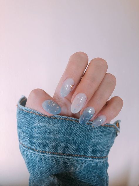 Nail Art Designs Sky Blue, Blue Nail Art Aesthetic, Soft Gel Nails Design Blue, Night Sky Acrylic Nails, Night Sky Nails Design, Night Sky Inspired Nails, Sky Inspired Nails, Sky Blue Nail Art Designs, Blue Sky Nail Designs