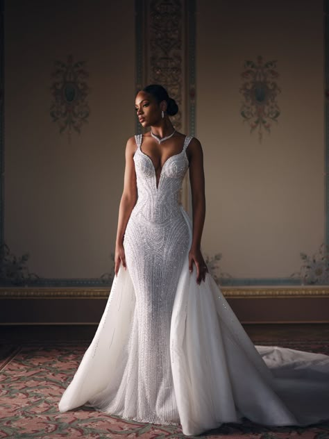 Chek List, Tiana Wedding, Extravagant Wedding Dresses, Wedding Designers, Glam Wedding Dress, White Bridal Dresses, Extravagant Wedding, Classy Wedding Dress, Fancy Wedding Dresses