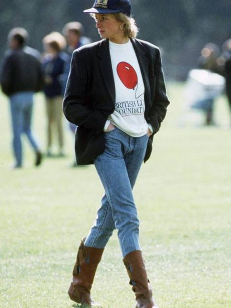 Princess Diana's Best Blazer and Jeans Outfits | Who What Wear Princess Diana Outfits, Diana Outfits, Jeans Blazer, Look Office, Best Blazer, Diana Fashion, Diana Spencer, Checked Blazer, Looks Street Style