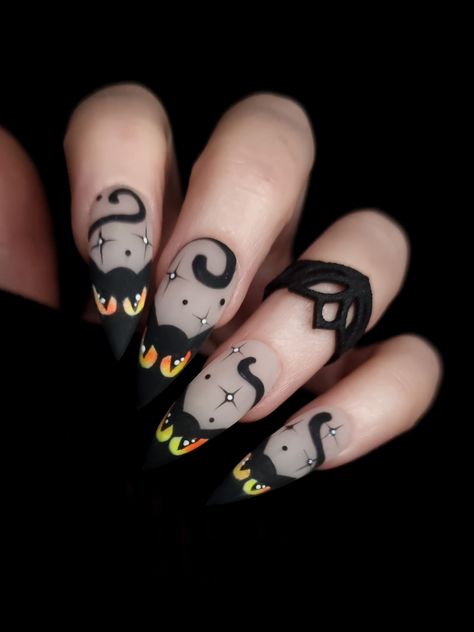 🐾🎃 Get ready to cast some spells with this purr-fect Halloween nail inspo! Featuring a sleek black cat design, these nails are ideal for anyone embracing their inner witch this spooky season. Whether you’re feeling a little mysterious or just love a feline touch, these nails will have you looking wickedly chic all October long! 🖤✨ Nail Art Halloween, Holloween Nails, Witch Nails, Cute Halloween Nails, October Nails, Cat Nails, Halloween Nail Designs, Halloween Nail, Halloween Nail Art