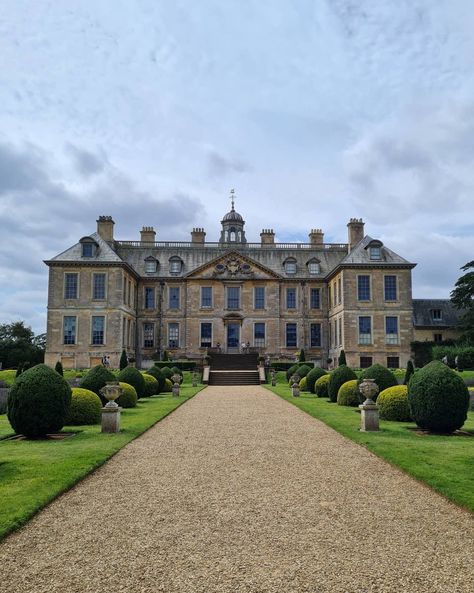 British Mansion, Manor Aesthetic, English Mansion, Mansion Aesthetic, Old Money House, Belton House, British House, Mansion Exterior, English Manor Houses