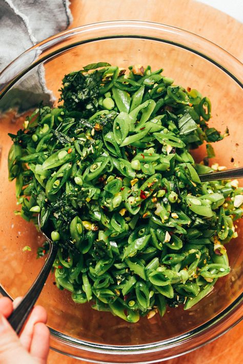 Snap Pea Salad Recipes, Hamptons Food Recipes, Fresh Pea Salad, Epic Salads, Sugar Snap Pea Salad, Veg Salads, April Recipes, Spring Dinner Recipes, Salad With Pistachios