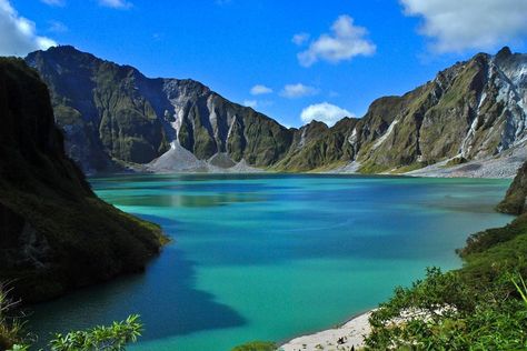 Philippines - Mount Pinatubo Mount Pinatubo, Waste Of Time, Holiday Places, Moon Pictures, Crater Lake, Philippines Travel, June 15, Beautiful Mountains, Nature Aesthetic