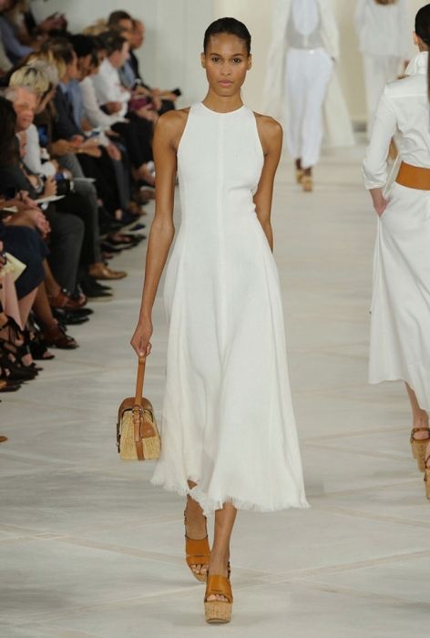 Work it in white, halter tea length dress | Ralph Lauren S/S 2016 Dorothy Dandridge, Elegante Y Chic, 가을 패션, White Dresses, Elegant Outfit, New York Fashion Week, Marilyn Monroe, Classy Outfits, Spring Summer Fashion