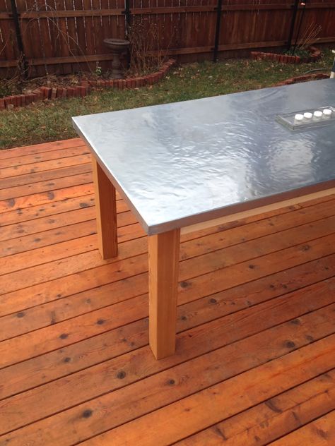 How To Make A DIY Outdoor Zinc Table | Before and After Brookside Zinc Table Top, Zinc Table, Diy Outdoor Table, Outdoor Table Tops, Table Industrial, Metal Table Top, Pallet Outdoor, Pallet Furniture Outdoor, Restaurant Tables