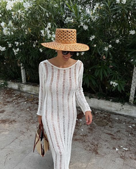 White crochet dress 🤍  outfit, summer outfit, look de plage, robe de plage, inspiration, look, chapeau White Crochet Dress Outfit, Crochet Dress Outfit Summer, Crochet Dress Outfit, Dress Outfit Summer, White Crochet Dress, Instagram White, Outfit Look, White Crochet, Outfit Summer